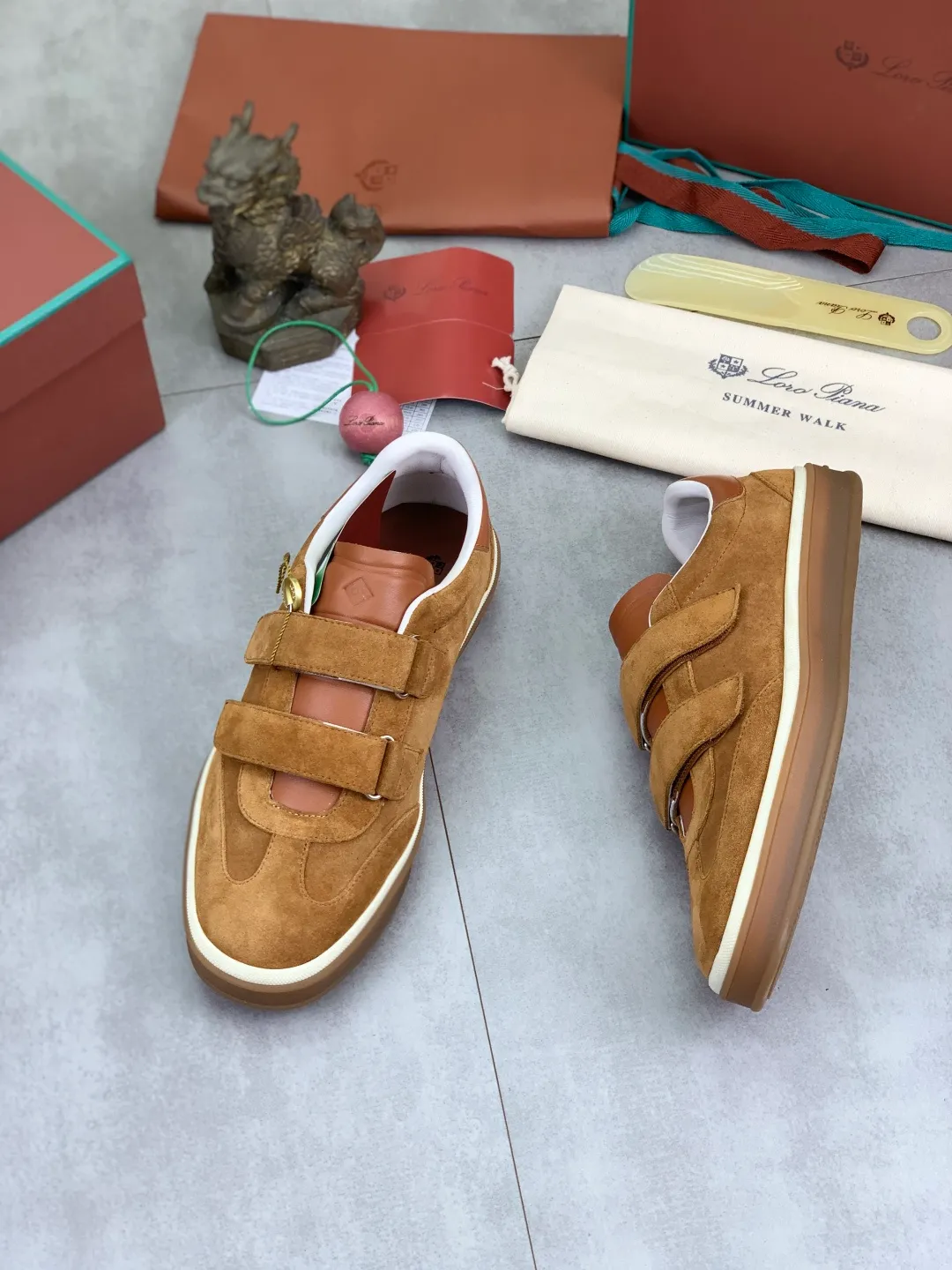 Men's men's shoes 💰P580 New model 💰 The latest casual shoes Loro Piana 💯 Top grade 💯 Buy the original copy 💯 Founded the existing Loro Piana company on April 24, 1924. It is the sixth generation of family operation, providing the best quality products to customers who are discerning about taste and quality. Imported original fly woven fabric with cowhide fabric, plain calfskin lining, hand-stitched thread with cowhide feet, original packaging, high-end outsole, size: 38-45 (custom-made for 46), 5️⃣ colors available